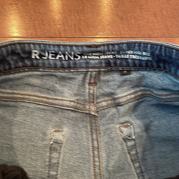 The Mom Jeans - Picture 5 of 9